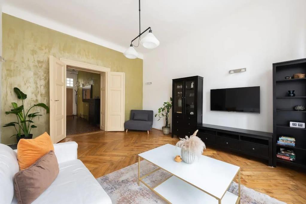 Spacious Apartment With Balcony At Wenceslas Sq Praga Zewnętrze zdjęcie