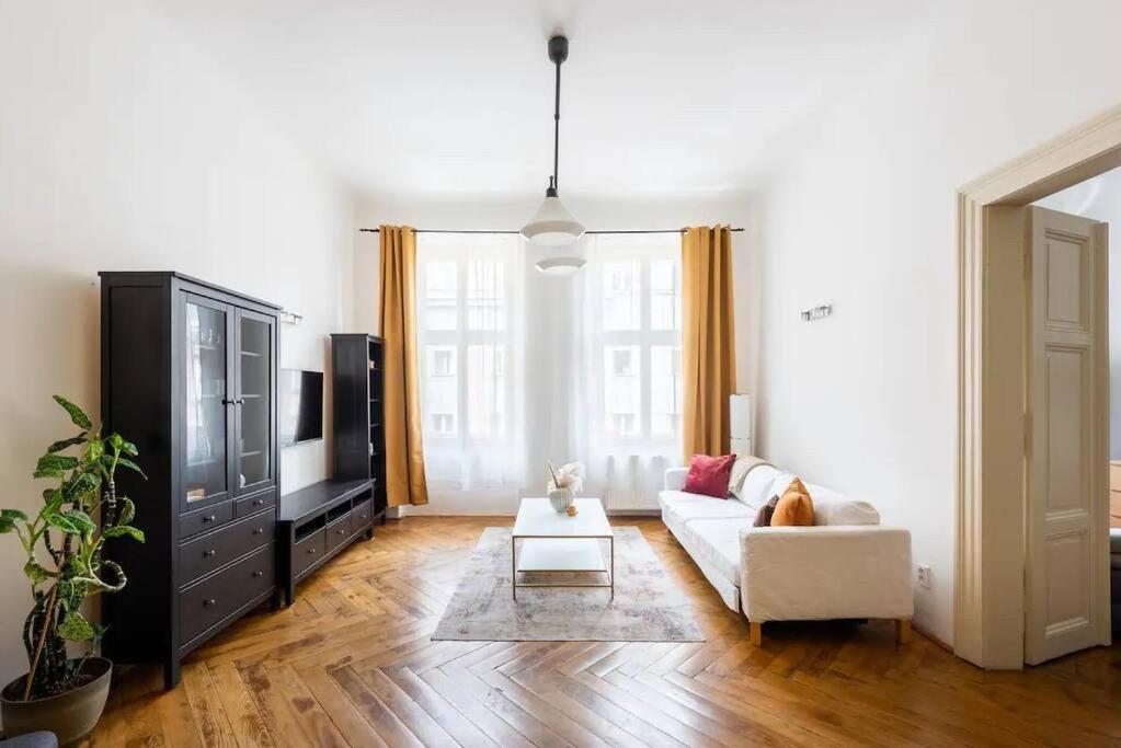 Spacious Apartment With Balcony At Wenceslas Sq Praga Zewnętrze zdjęcie
