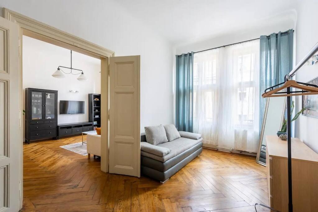 Spacious Apartment With Balcony At Wenceslas Sq Praga Zewnętrze zdjęcie